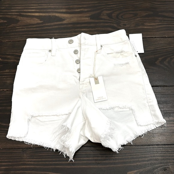 Good American Pants - 🆕 The Bombshell Short 🔥